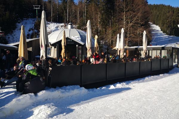 IGLOO BAR &amp; restaurant