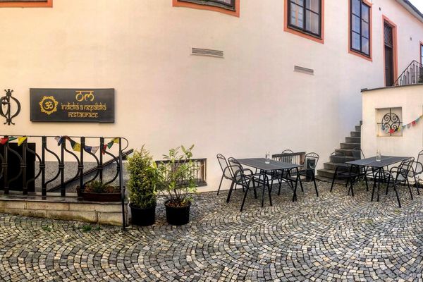 OM - indická a nepálská restaurace