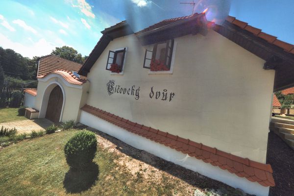 Číčovický dvůr