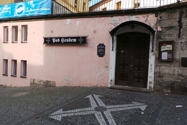Restaurace a Music bar Pod Hradem