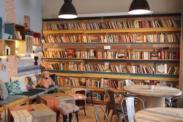 COFFEE &amp; BOOKS