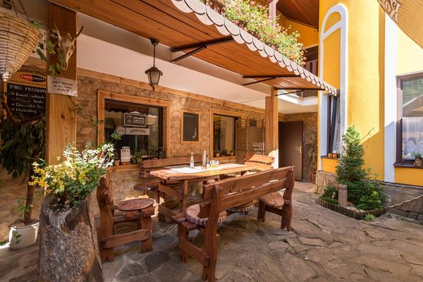 Restaurace COUNTRY SALOON