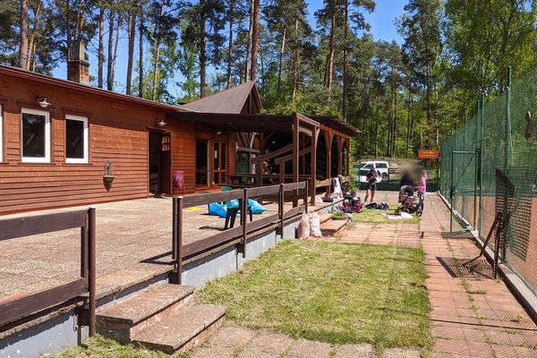 Restaurace u tenisových kurtů