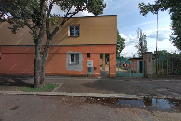 Zahradní restaurace u hřiště
