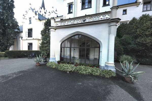 LÁZNĚ HOTEL VRÁŽ, s.r.o.