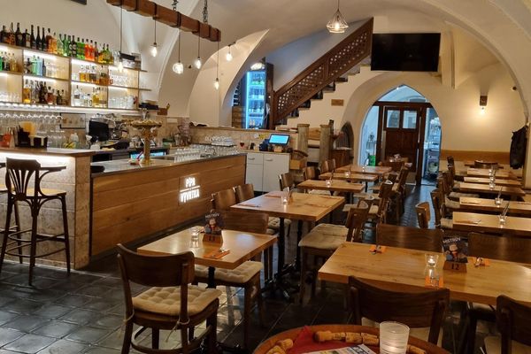Pípa &amp; Vývrtka restaurace