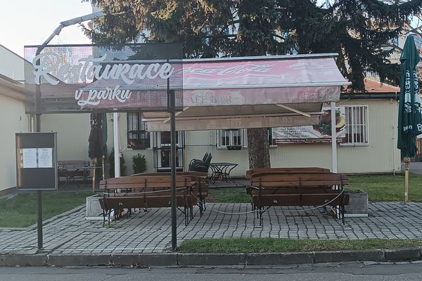 Restaurace v parku