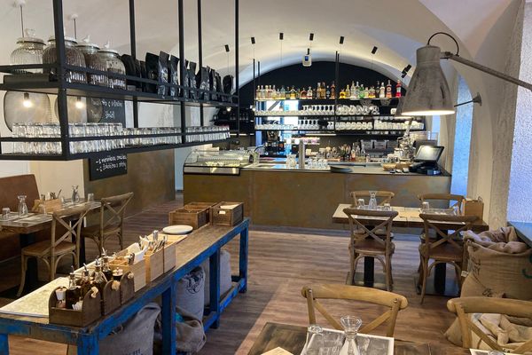 Cafe Retro