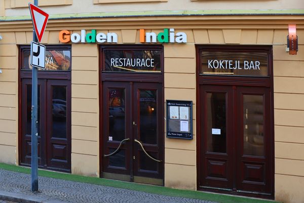 Golden India Restaurant &amp; Cocktail Bar