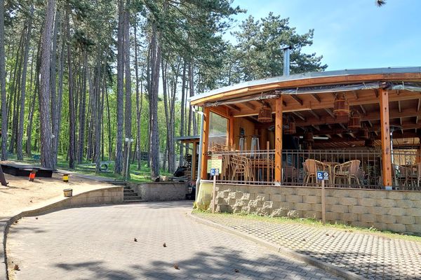 Lesní restaurace koupaliště Ressl